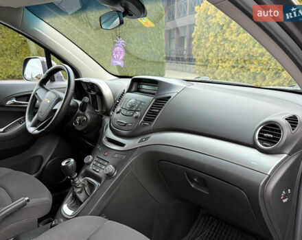 Серый Шевроле Орландо, объемом двигателя 1.8 л и пробегом 217 тыс. км за 7500 $, фото 30 на Automoto.ua