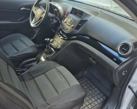 Сірий Шевроле Орландо, об'ємом двигуна 2 л та пробігом 260 тис. км за 10900 $, фото 16 на Automoto.ua