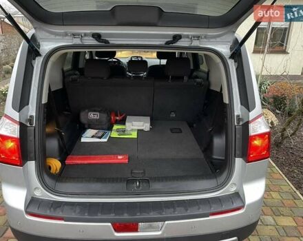 Серый Шевроле Орландо, объемом двигателя 1.8 л и пробегом 66 тыс. км за 13500 $, фото 4 на Automoto.ua