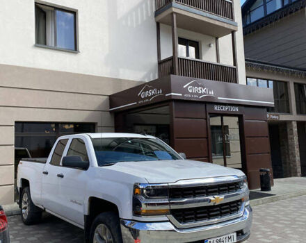 Белый Шевроле Сильверадо, объемом двигателя 5.33 л и пробегом 147 тыс. км за 26500 $, фото 2 на Automoto.ua