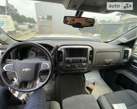 Білий Шевроле Сільверадо, об'ємом двигуна 6.6 л та пробігом 185 тис. км за 19400 $, фото 10 на Automoto.ua
