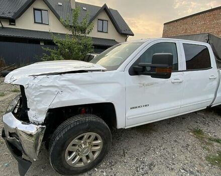 Білий Шевроле Сільверадо, об'ємом двигуна 6.6 л та пробігом 185 тис. км за 19400 $, фото 8 на Automoto.ua