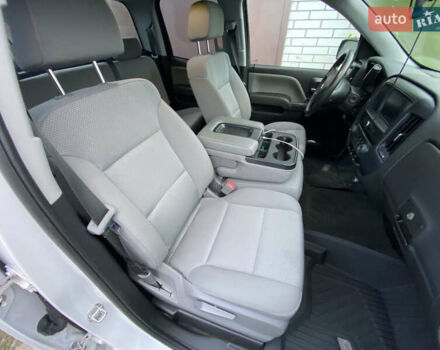 Белый Шевроле Сильверадо, объемом двигателя 5.33 л и пробегом 147 тыс. км за 26500 $, фото 3 на Automoto.ua