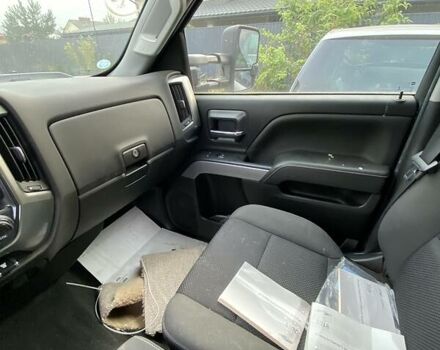 Білий Шевроле Сільверадо, об'ємом двигуна 6.6 л та пробігом 185 тис. км за 19400 $, фото 12 на Automoto.ua