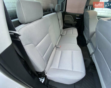 Білий Шевроле Сільверадо, об'ємом двигуна 5.3 л та пробігом 147 тис. км за 27000 $, фото 4 на Automoto.ua