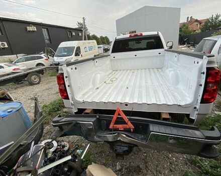 Білий Шевроле Сільверадо, об'ємом двигуна 6.6 л та пробігом 185 тис. км за 19400 $, фото 5 на Automoto.ua