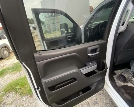 Білий Шевроле Сільверадо, об'ємом двигуна 6.6 л та пробігом 185 тис. км за 19400 $, фото 13 на Automoto.ua