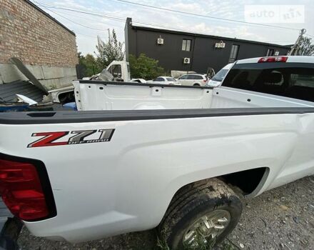 Білий Шевроле Сільверадо, об'ємом двигуна 6.6 л та пробігом 185 тис. км за 19400 $, фото 4 на Automoto.ua