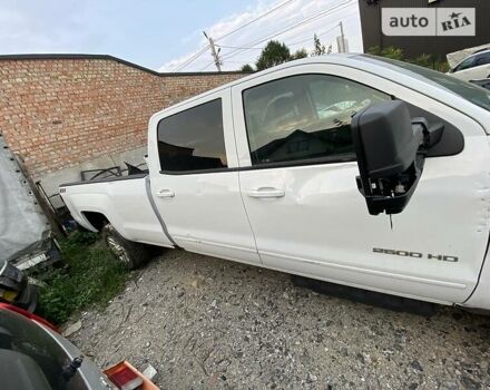 Білий Шевроле Сільверадо, об'ємом двигуна 6.6 л та пробігом 185 тис. км за 19400 $, фото 3 на Automoto.ua