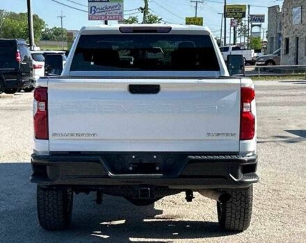 Белый Шевроле Сильверадо, объемом двигателя 6.6 л и пробегом 48 тыс. км за 11800 $, фото 2 на Automoto.ua