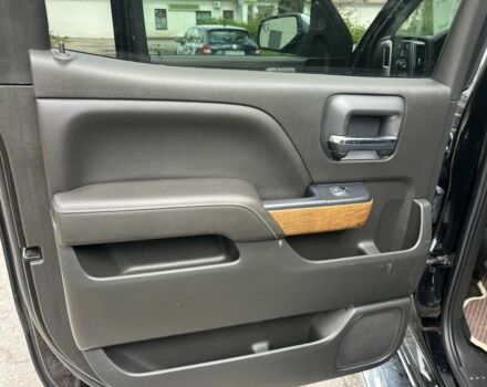 Черный Шевроле Сильверадо, объемом двигателя 5.3 л и пробегом 95 тыс. км за 33000 $, фото 16 на Automoto.ua