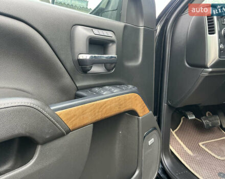 Черный Шевроле Сильверадо, объемом двигателя 5.33 л и пробегом 95 тыс. км за 33000 $, фото 10 на Automoto.ua