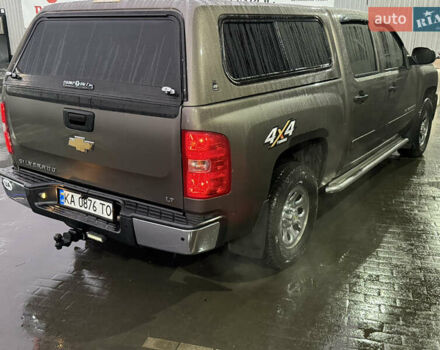 Серый Шевроле Сильверадо, объемом двигателя 4.8 л и пробегом 141 тыс. км за 15700 $, фото 5 на Automoto.ua