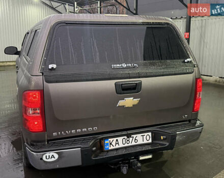 Серый Шевроле Сильверадо, объемом двигателя 4.8 л и пробегом 141 тыс. км за 15700 $, фото 7 на Automoto.ua