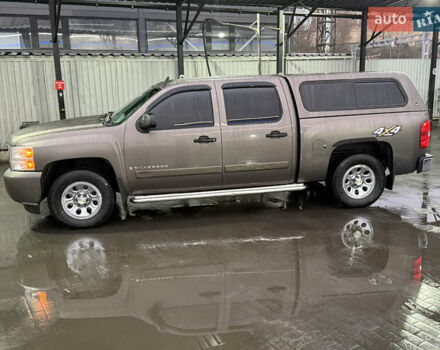 Серый Шевроле Сильверадо, объемом двигателя 4.8 л и пробегом 141 тыс. км за 15700 $, фото 12 на Automoto.ua