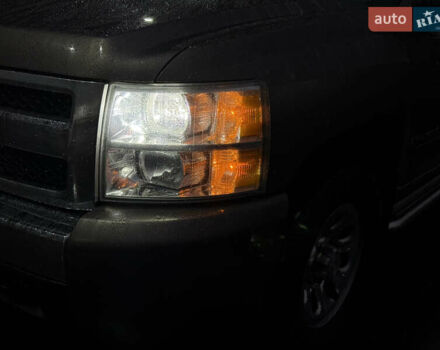 Серый Шевроле Сильверадо, объемом двигателя 4.8 л и пробегом 141 тыс. км за 15700 $, фото 14 на Automoto.ua