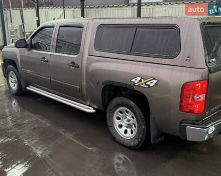 Серый Шевроле Сильверадо, объемом двигателя 4.8 л и пробегом 141 тыс. км за 15700 $, фото 10 на Automoto.ua