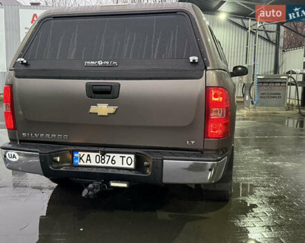 Серый Шевроле Сильверадо, объемом двигателя 4.8 л и пробегом 141 тыс. км за 15700 $, фото 6 на Automoto.ua