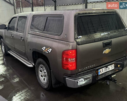 Серый Шевроле Сильверадо, объемом двигателя 4.8 л и пробегом 141 тыс. км за 15700 $, фото 9 на Automoto.ua