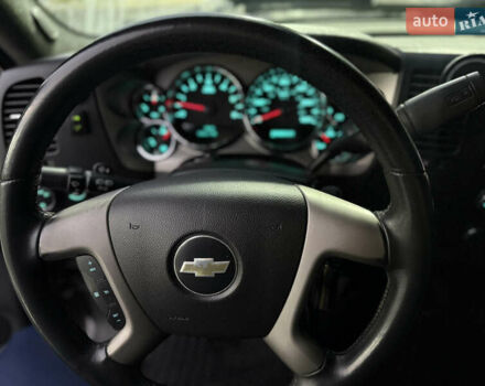 Серый Шевроле Сильверадо, объемом двигателя 4.8 л и пробегом 141 тыс. км за 15700 $, фото 22 на Automoto.ua