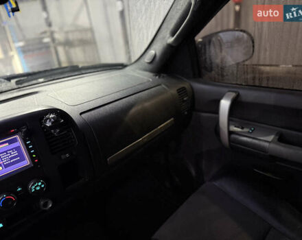 Серый Шевроле Сильверадо, объемом двигателя 4.8 л и пробегом 141 тыс. км за 15700 $, фото 23 на Automoto.ua