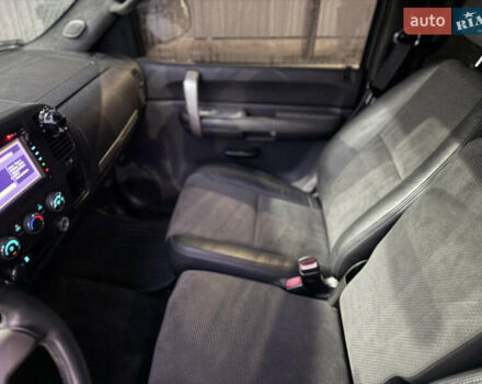 Серый Шевроле Сильверадо, объемом двигателя 4.8 л и пробегом 141 тыс. км за 15700 $, фото 24 на Automoto.ua