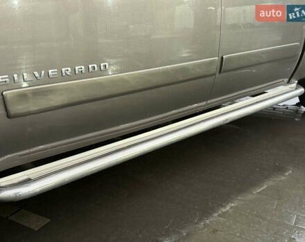 Серый Шевроле Сильверадо, объемом двигателя 4.8 л и пробегом 141 тыс. км за 15700 $, фото 16 на Automoto.ua
