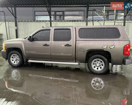 Серый Шевроле Сильверадо, объемом двигателя 4.8 л и пробегом 141 тыс. км за 15700 $, фото 11 на Automoto.ua