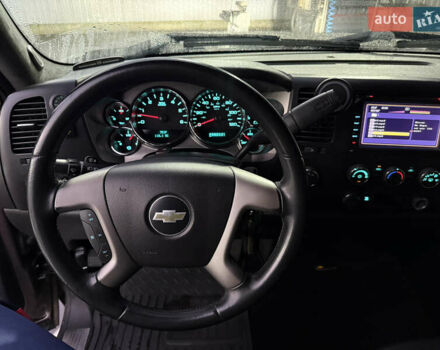 Серый Шевроле Сильверадо, объемом двигателя 4.8 л и пробегом 141 тыс. км за 15700 $, фото 20 на Automoto.ua