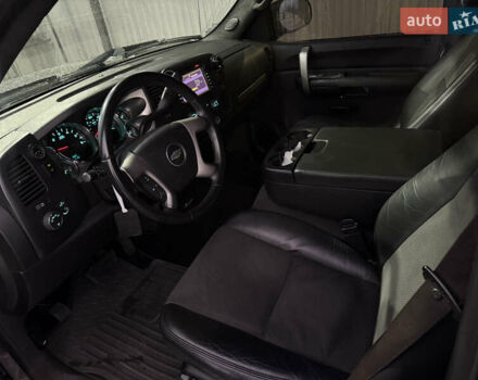 Серый Шевроле Сильверадо, объемом двигателя 4.8 л и пробегом 141 тыс. км за 15700 $, фото 17 на Automoto.ua