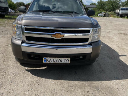 Серый Шевроле Сильверадо, объемом двигателя 4.8 л и пробегом 140 тыс. км за 16000 $, фото 1 на Automoto.ua