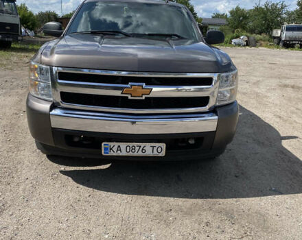 Серый Шевроле Сильверадо, объемом двигателя 4.8 л и пробегом 140 тыс. км за 16000 $, фото 1 на Automoto.ua