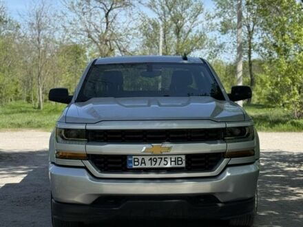 Шевроле Сильверадо 2019 в Киеве на Automoto.ua Серый Шевроле Сильверадо, объемом двигателя 5.3 л и пробегом 36 тыс. км за 27000 $, фото 1 на Automoto.ua
