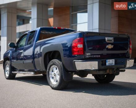 Синий Шевроле Сильверадо, объемом двигателя 5.33 л и пробегом 194 тыс. км за 13700 $, фото 3 на Automoto.ua