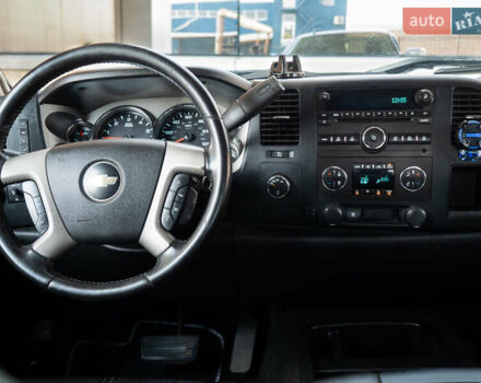 Синий Шевроле Сильверадо, объемом двигателя 5.33 л и пробегом 194 тыс. км за 13700 $, фото 15 на Automoto.ua