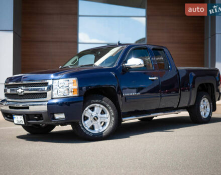 Синий Шевроле Сильверадо, объемом двигателя 5.33 л и пробегом 194 тыс. км за 13700 $, фото 7 на Automoto.ua