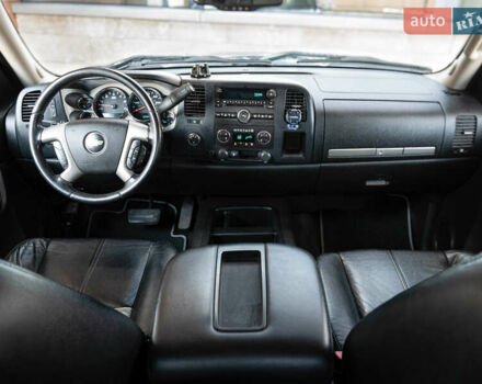 Синий Шевроле Сильверадо, объемом двигателя 5.33 л и пробегом 194 тыс. км за 13700 $, фото 9 на Automoto.ua