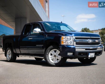 Синий Шевроле Сильверадо, объемом двигателя 5.33 л и пробегом 194 тыс. км за 13700 $, фото 1 на Automoto.ua
