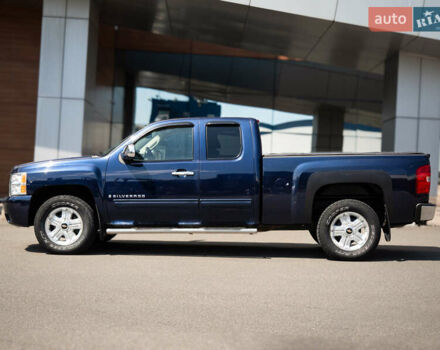 Синий Шевроле Сильверадо, объемом двигателя 5.33 л и пробегом 194 тыс. км за 13700 $, фото 5 на Automoto.ua