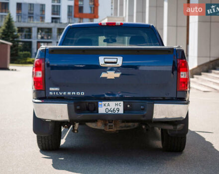 Синий Шевроле Сильверадо, объемом двигателя 5.33 л и пробегом 194 тыс. км за 13700 $, фото 2 на Automoto.ua