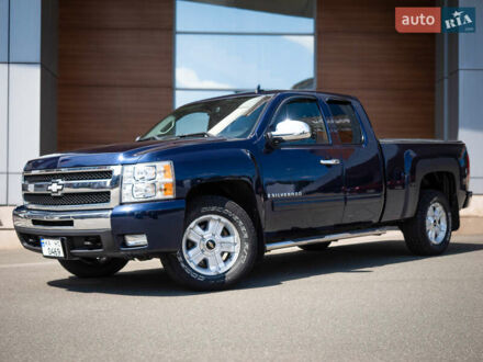 Синий Шевроле Сильверадо, объемом двигателя 5.33 л и пробегом 194 тыс. км за 13700 $, фото 1 на Automoto.ua