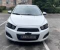 Белый Шевроле Соник, объемом двигателя 1.2 л и пробегом 349 тыс. км за 5500 $, фото 1 на Automoto.ua