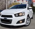 Белый Шевроле Соник, объемом двигателя 1.36 л и пробегом 152 тыс. км за 7700 $, фото 1 на Automoto.ua