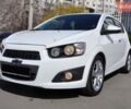 Белый Шевроле Соник, объемом двигателя 1.36 л и пробегом 152 тыс. км за 7000 $, фото 1 на Automoto.ua