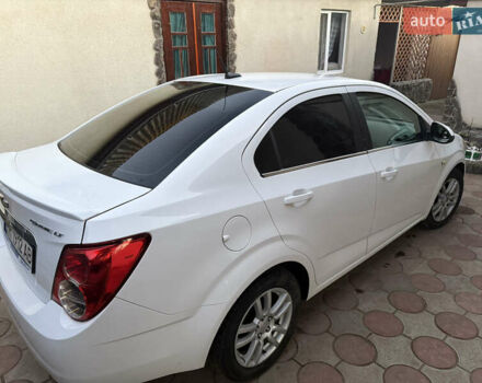 Белый Шевроле Соник, объемом двигателя 1.8 л и пробегом 173 тыс. км за 6800 $, фото 3 на Automoto.ua