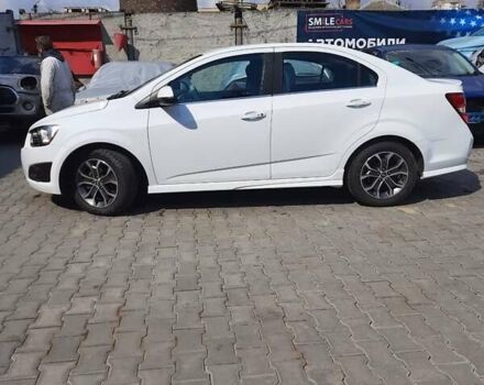 Белый Шевроле Соник, объемом двигателя 1.8 л и пробегом 151 тыс. км за 8500 $, фото 1 на Automoto.ua