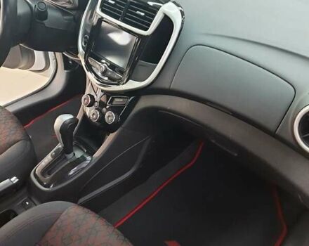 Белый Шевроле Соник, объемом двигателя 1.8 л и пробегом 151 тыс. км за 8500 $, фото 3 на Automoto.ua