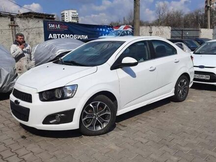 Белый Шевроле Соник, объемом двигателя 1.8 л и пробегом 151 тыс. км за 8500 $, фото 1 на Automoto.ua
