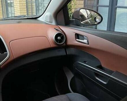 Коричневий Шевроле Сонік, об'ємом двигуна 1.8 л та пробігом 162 тис. км за 8300 $, фото 5 на Automoto.ua