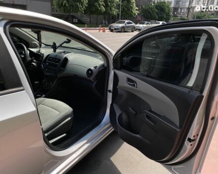 Серый Шевроле Соник, объемом двигателя 1.8 л и пробегом 247 тыс. км за 7300 $, фото 6 на Automoto.ua